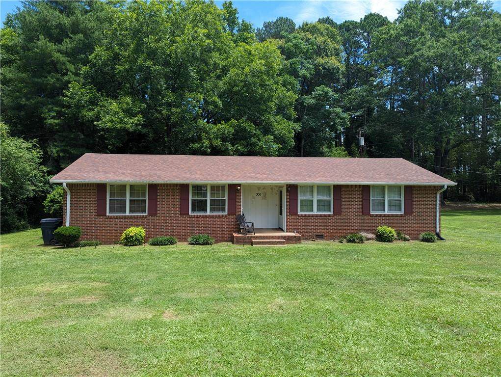 306 Wildwood Drive - Photo 1