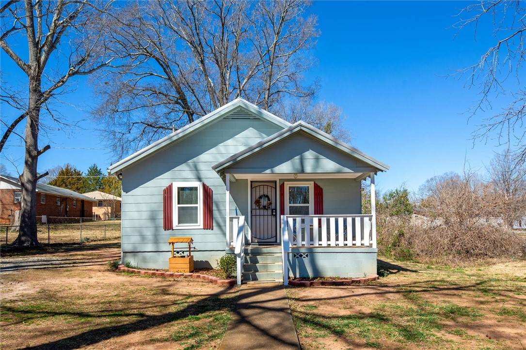 603 Cromer Road - Photo 1