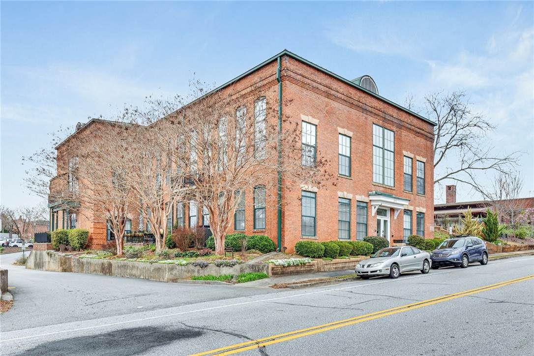 102 Russell Street - Photo 1