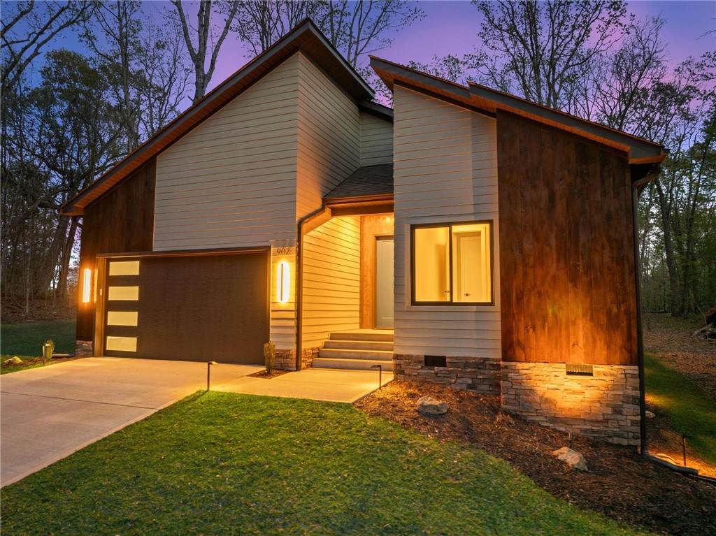 902 South Arrowhead Drive - Photo 1