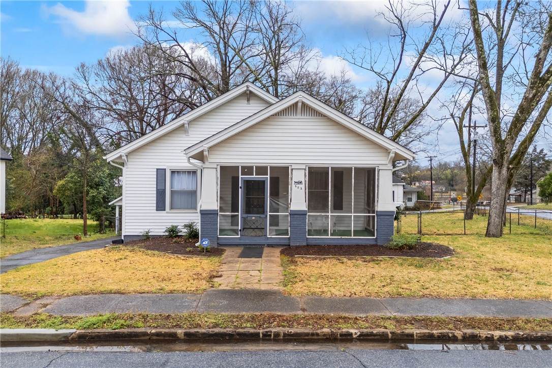 902 Whitner Street - Photo 1
