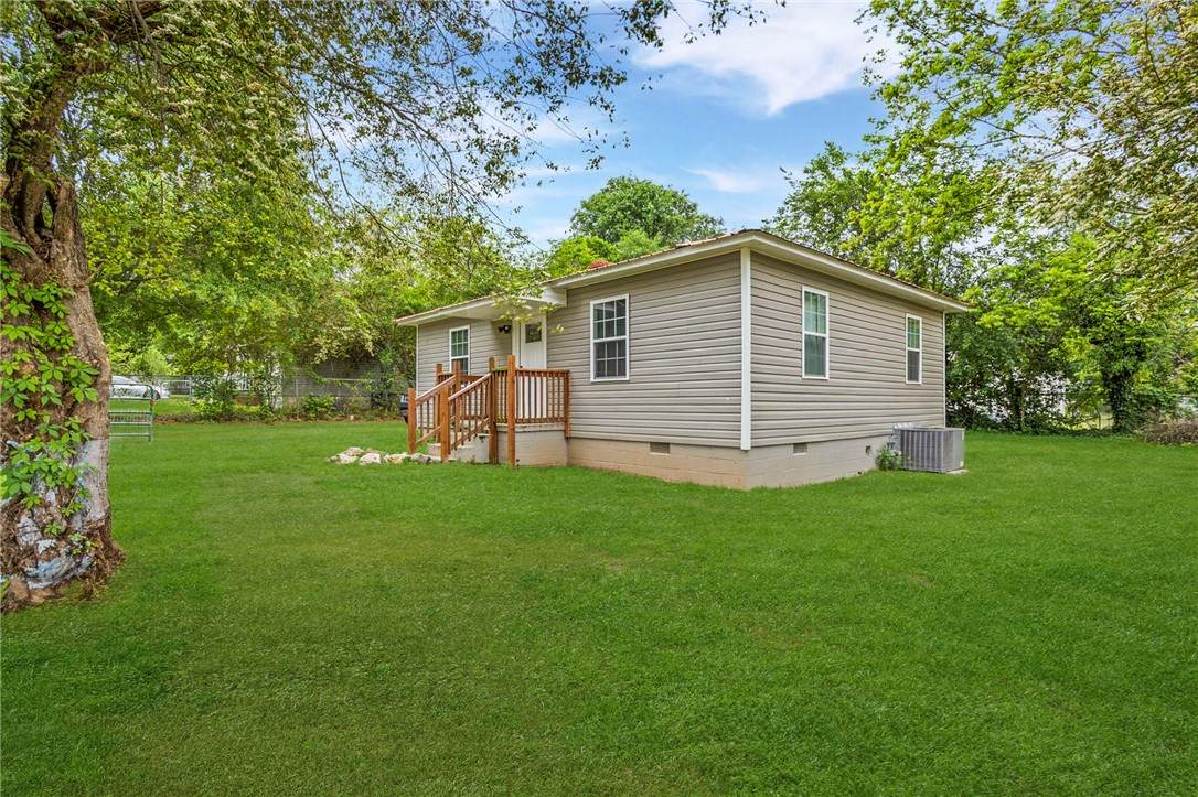3315 Vaughn Street - Photo 1