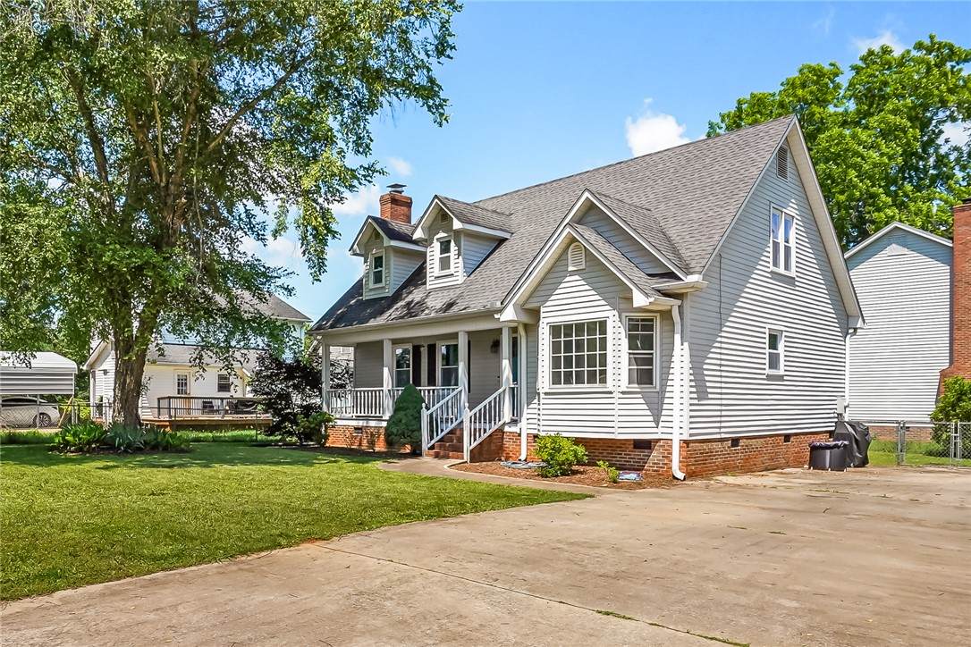 103 Oakcreek Drive - Photo 1