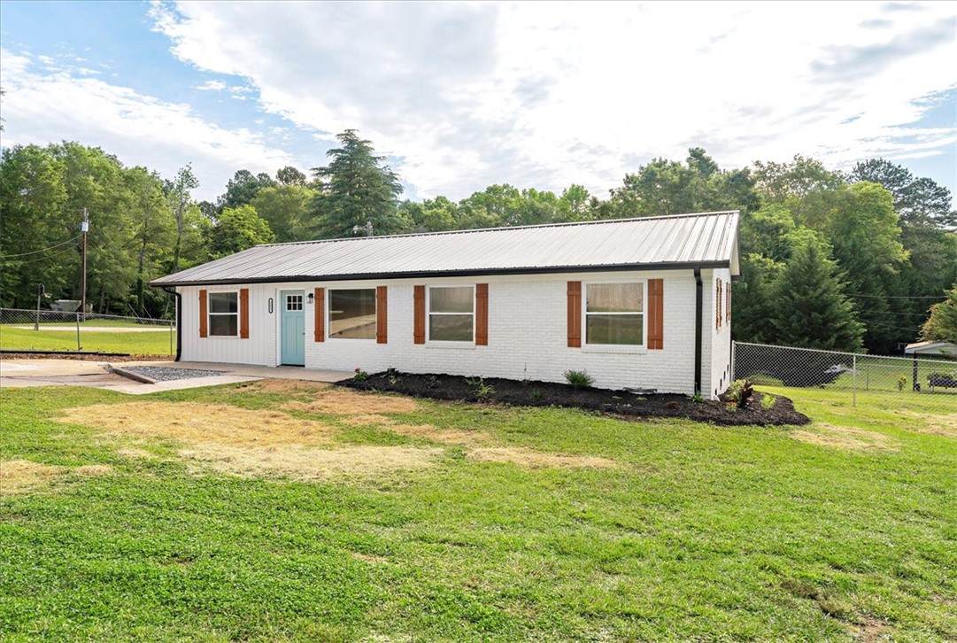 221 Elaine Drive - Photo 1