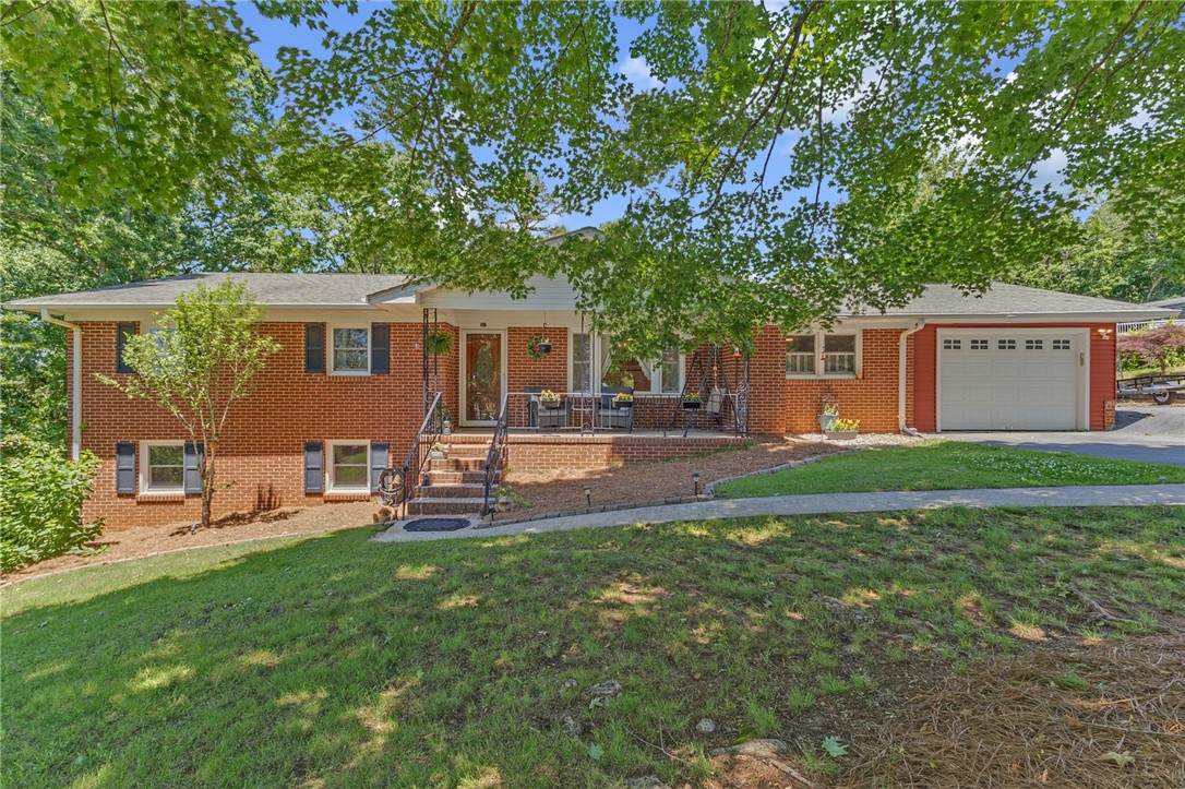 203 Mae Street - Photo 1