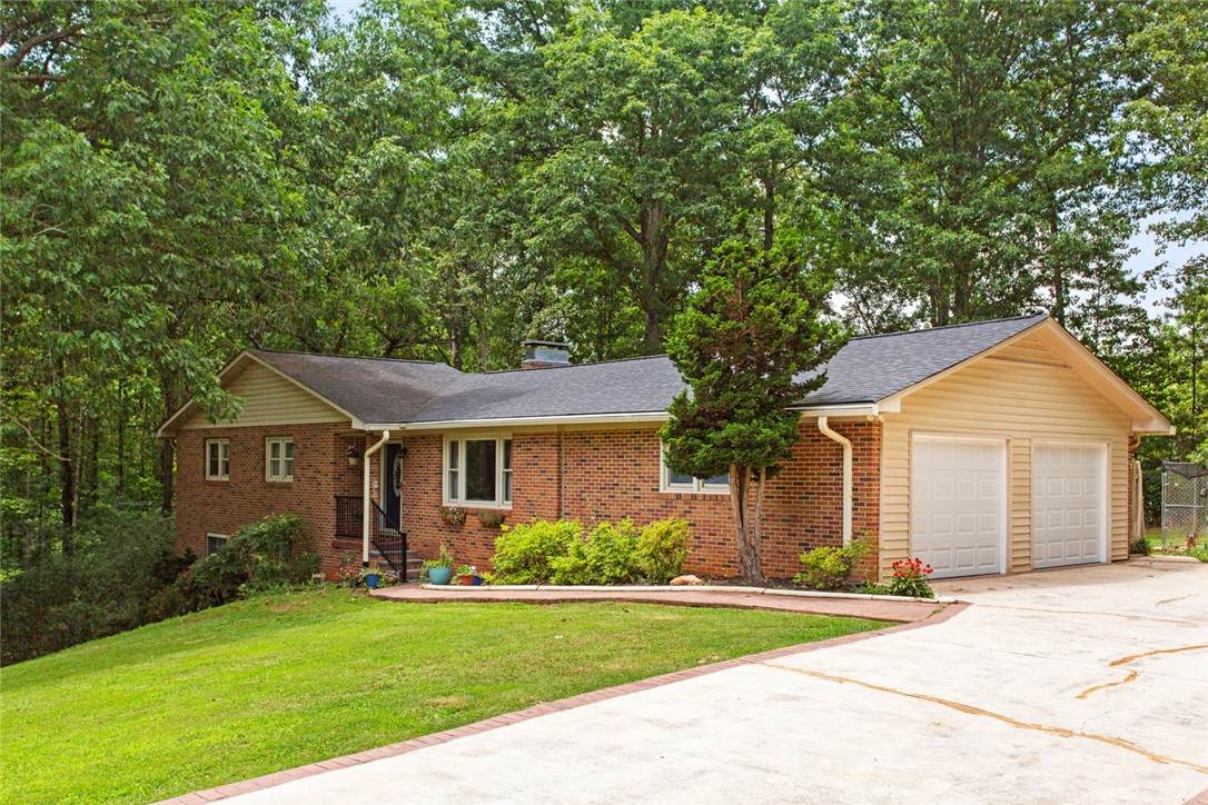 125 Brookwood Drive - Photo 1