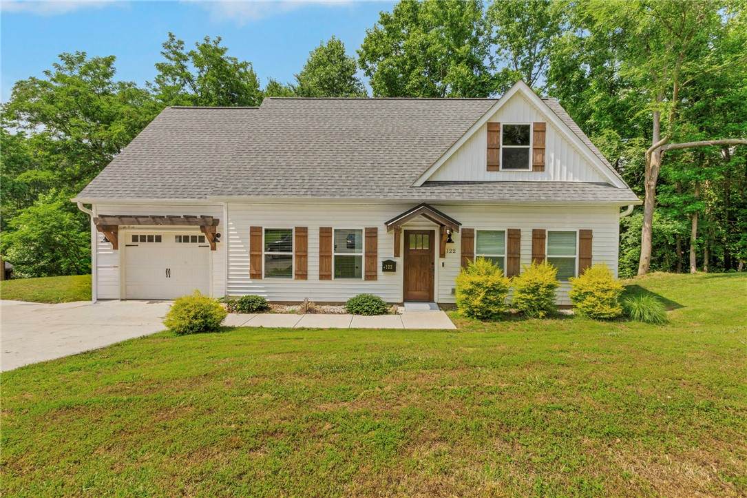 122 Hunters Woods Drive - Photo 1