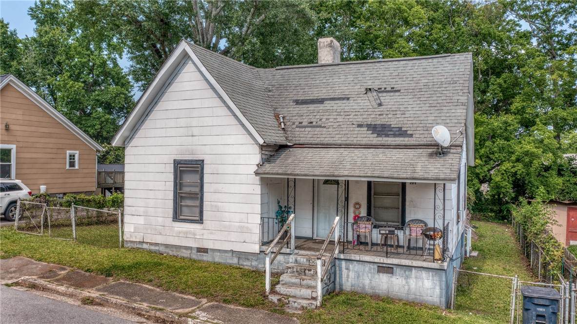 208 E Street - Photo 1