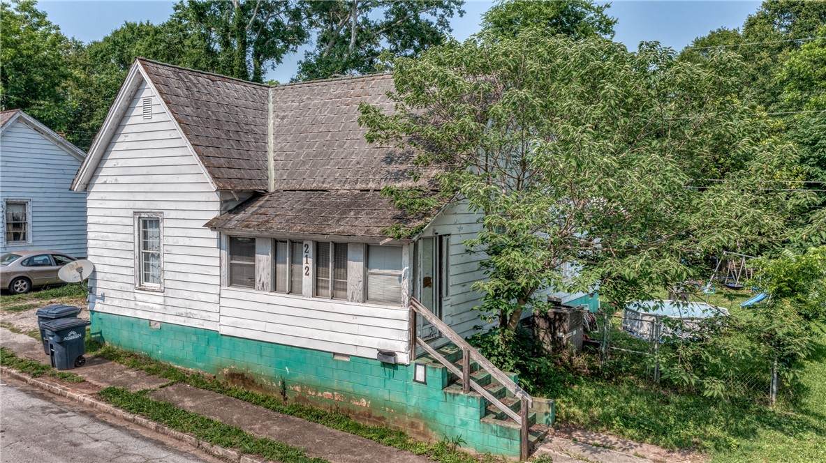 212 C Street - Photo 1