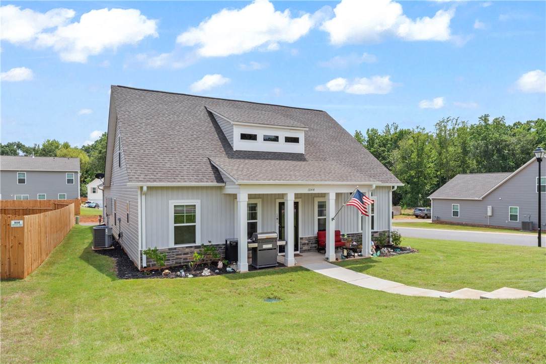 1044 Fairfield Drive - Photo 1