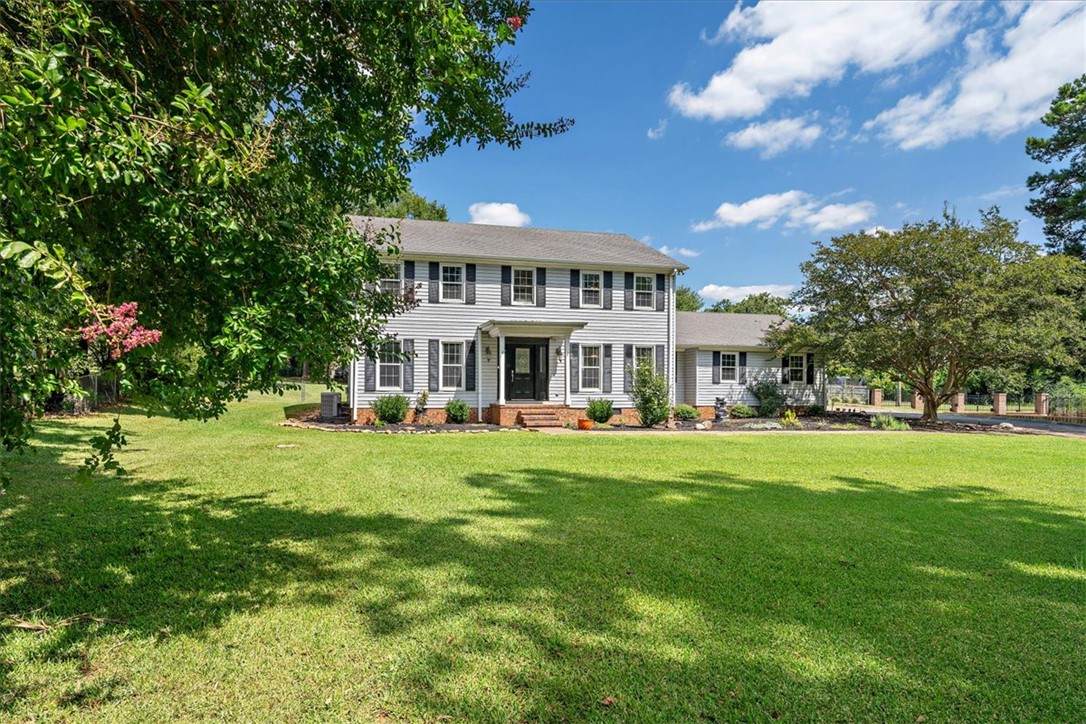 101 Clarendon Drive - Photo 1