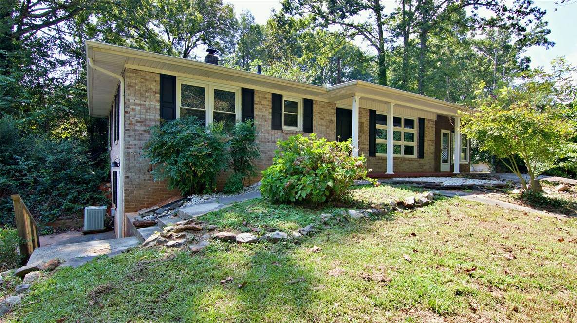 223 Dogwood Drive - Photo 1