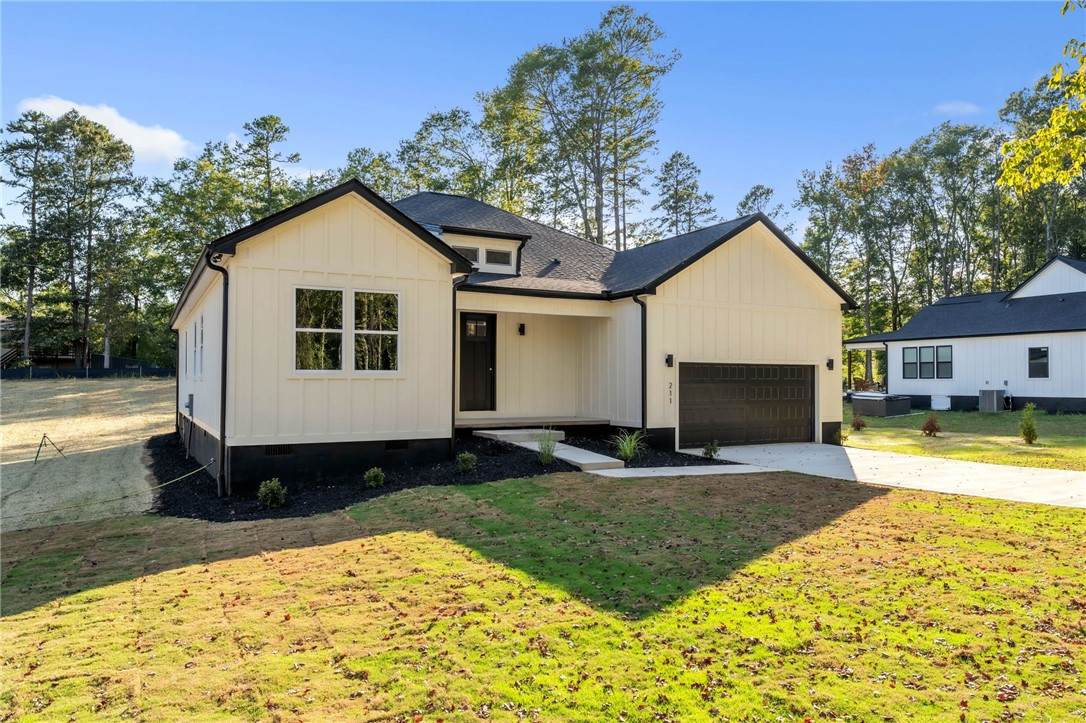 211 Chestnut Drive - Photo 1