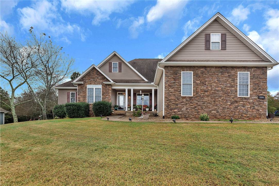 516 Serria Way - Photo 1