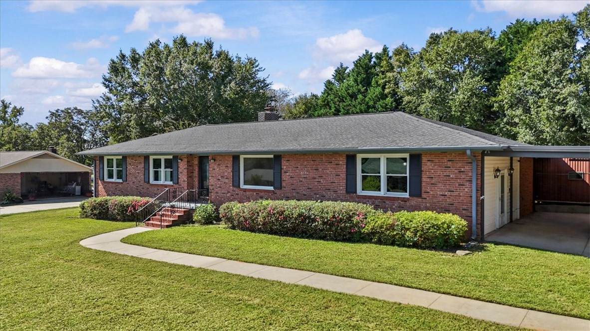 104 Pine Tree Lane - Photo 1