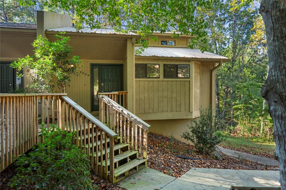 400 Foxfire Court - Photo 1