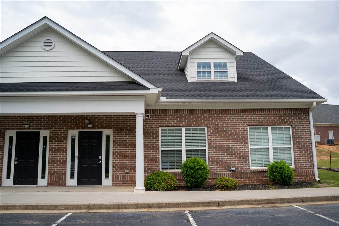 132 Broadbent Way - Photo 1