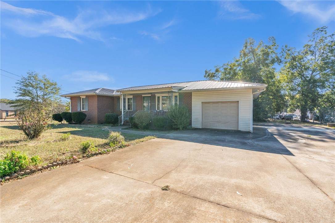 318 Fretwell Drive - Photo 1