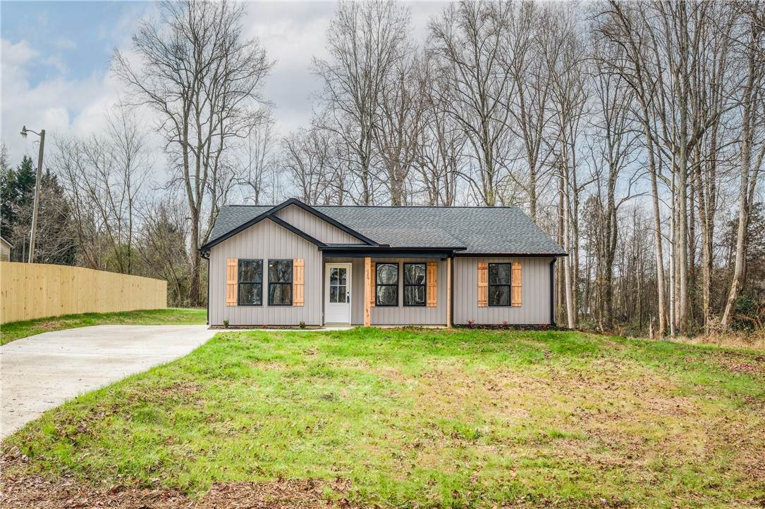 120 Hillcrest Drive - Photo 1