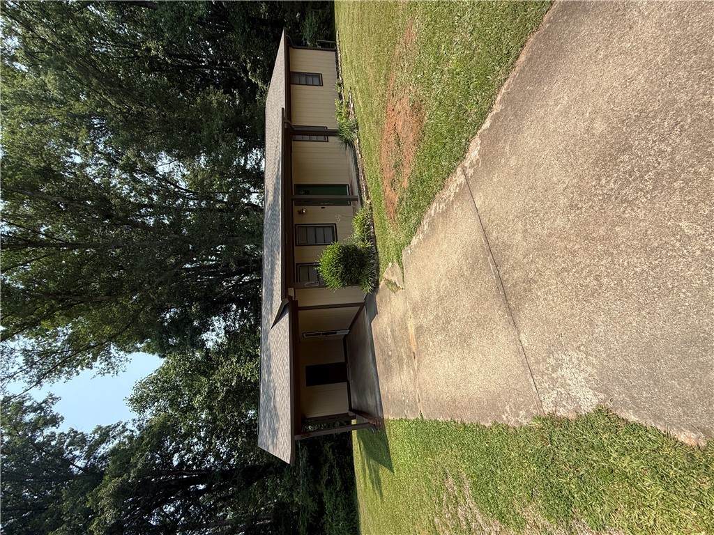 112 Lynwood Drive - Photo 1