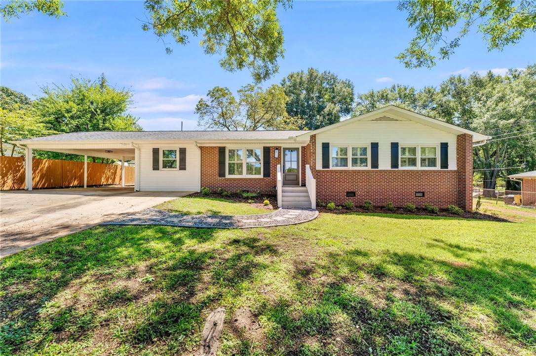 203 Fernwood Circle - Photo 1