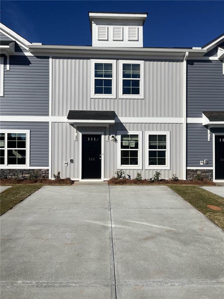 404 Speyside Lane - Photo 1