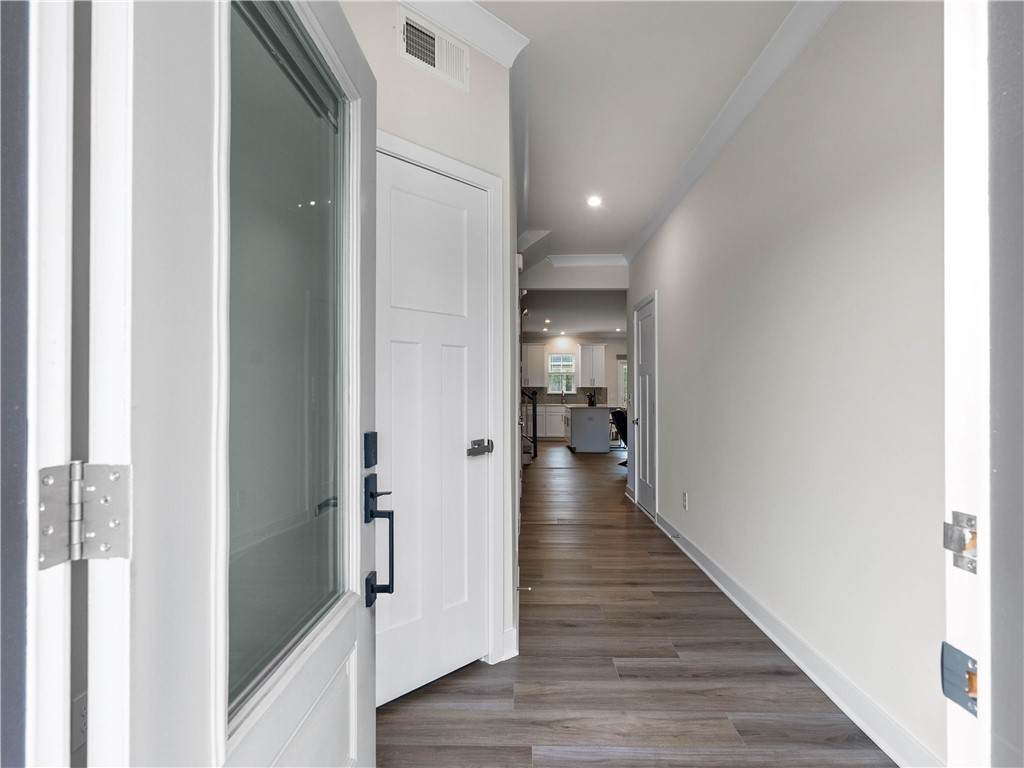 61 Connaught Court - Photo 1