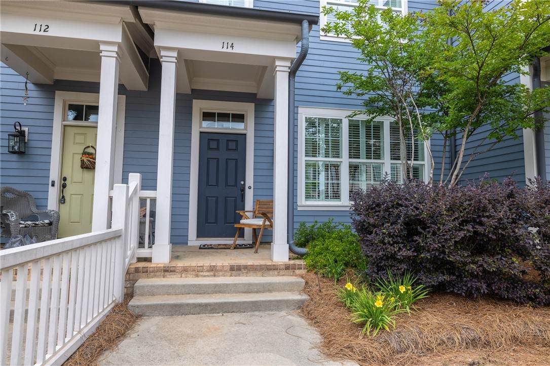114 Tuttle Street - Photo 1