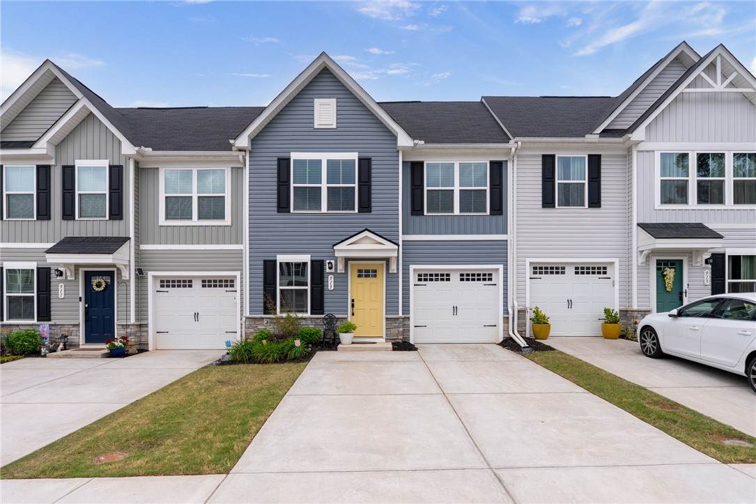913 Leyburn Lane - Photo 1