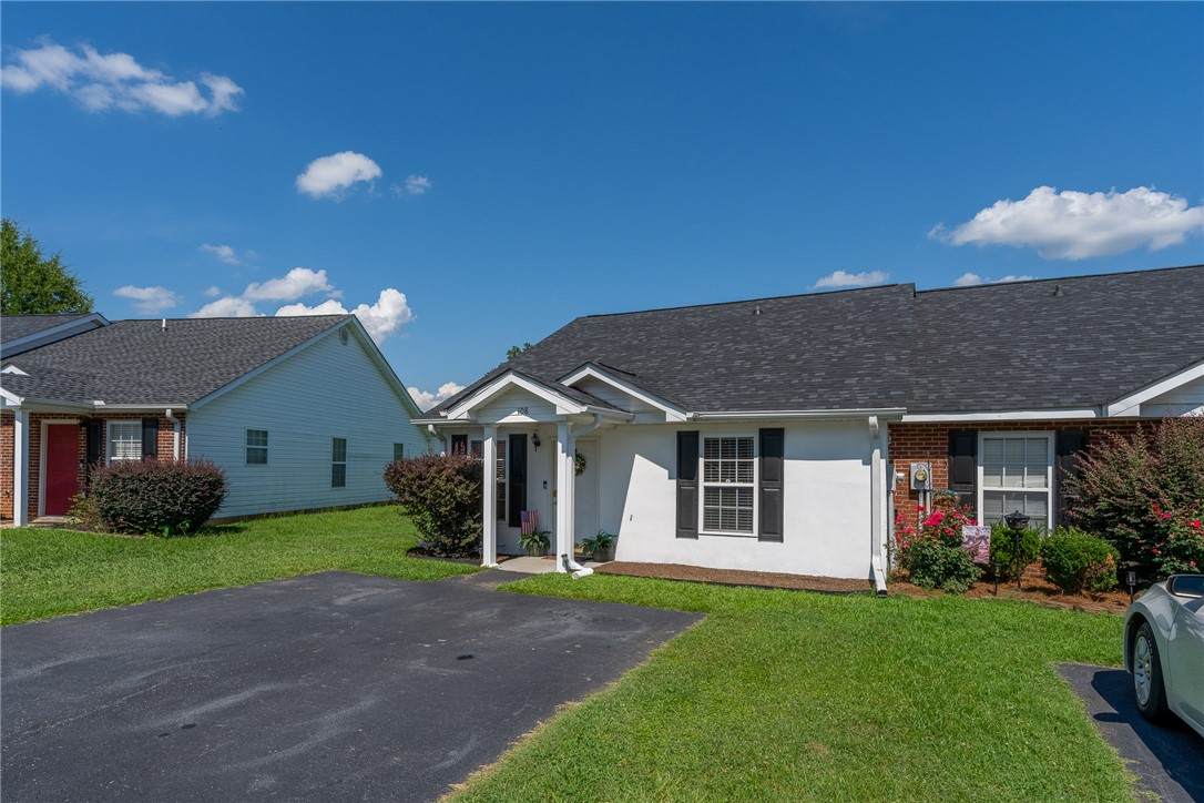 108 Pender Row Circle - Photo 1
