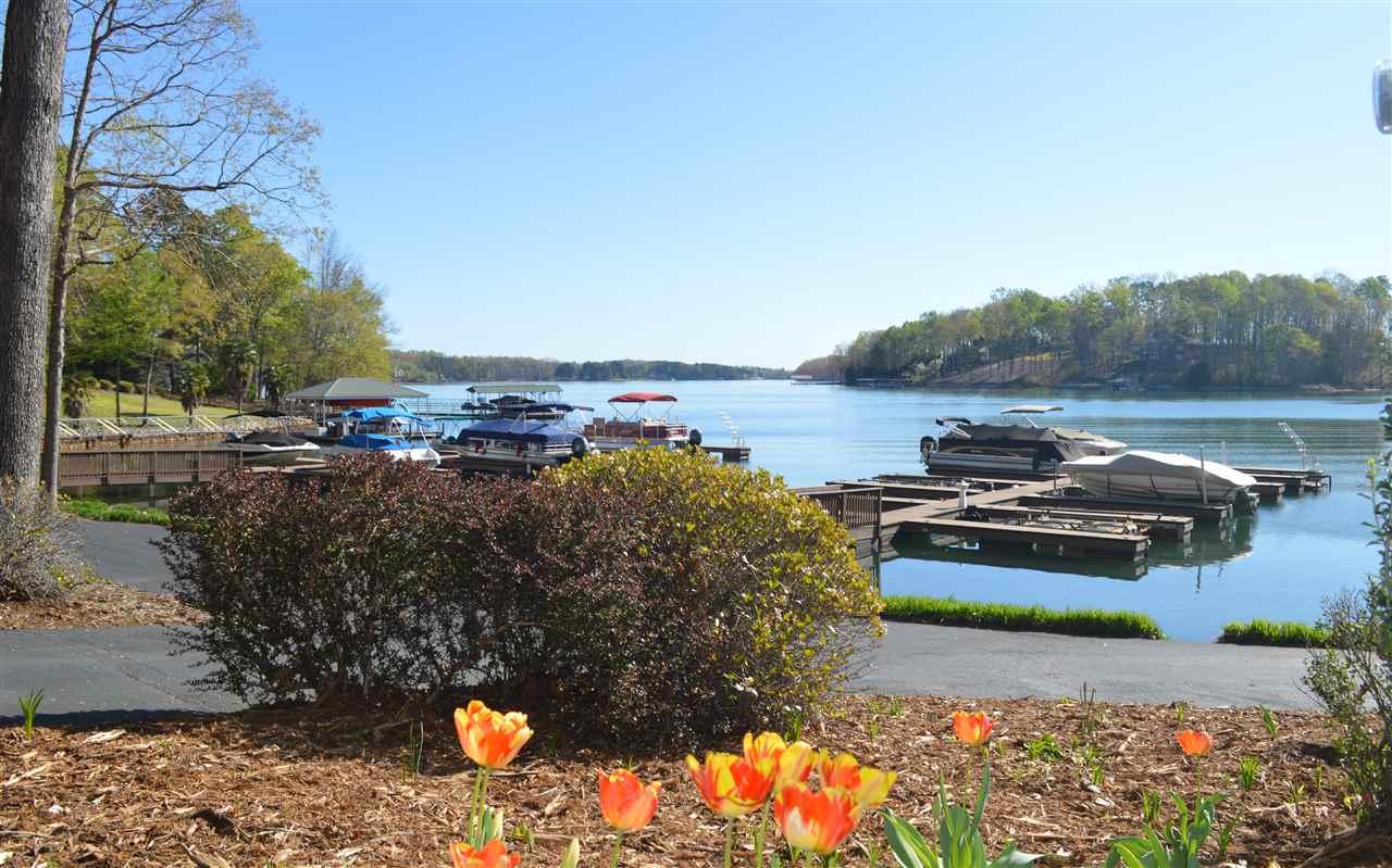131 South Oak Pointe Dr., Seneca, SC 29672 (MLS #20175164) :: Les Walden Real Estate