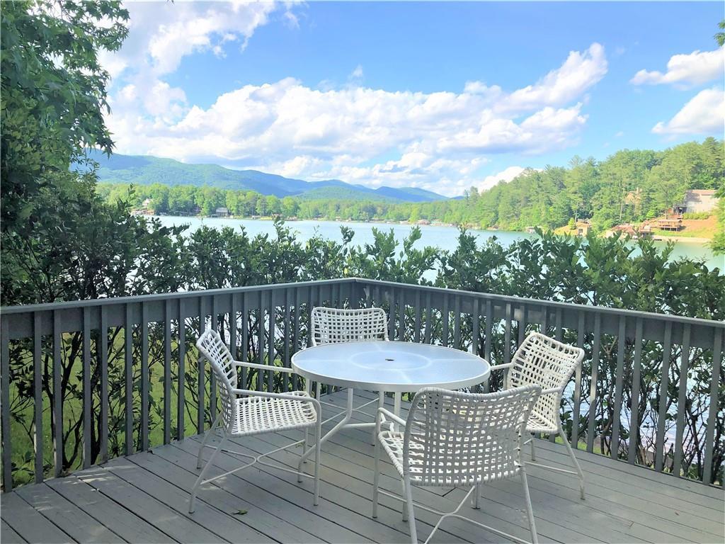 915 Point Place - Photo 1
