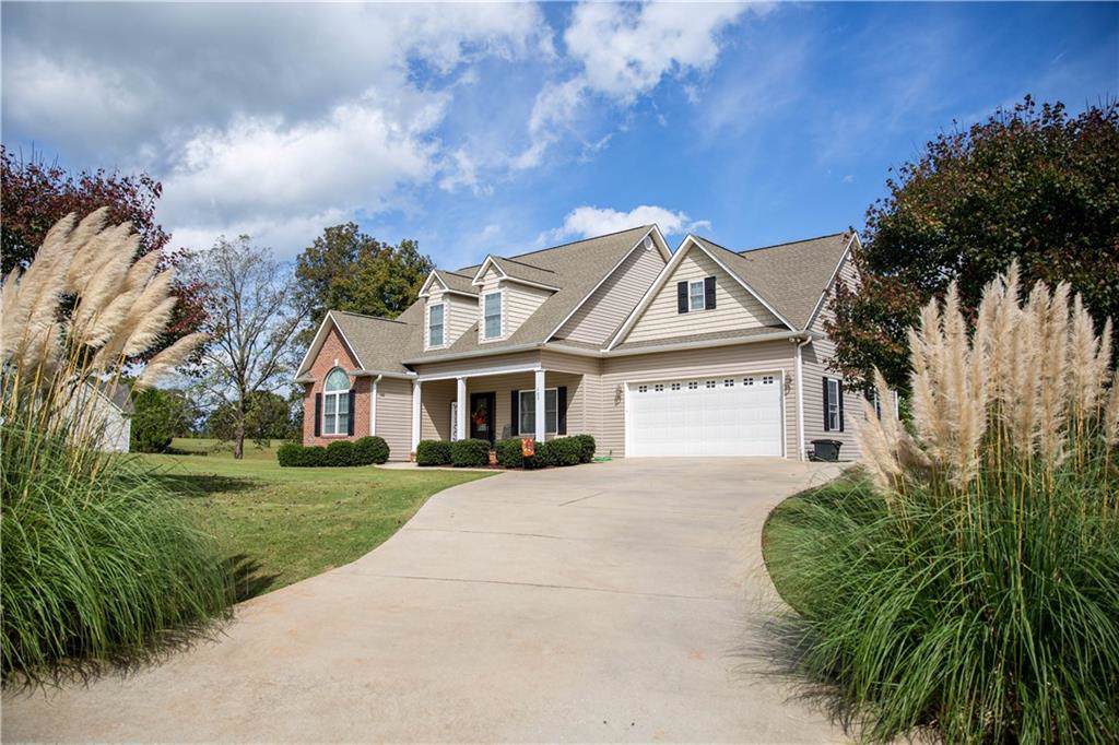 107 Ridgecrest Drive - Photo 1