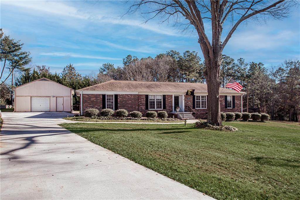 602 Greenview Drive - Photo 1