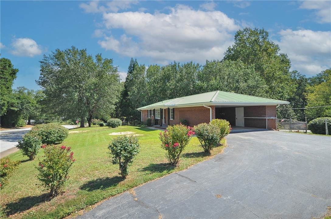 606 Catherine Street - Photo 1
