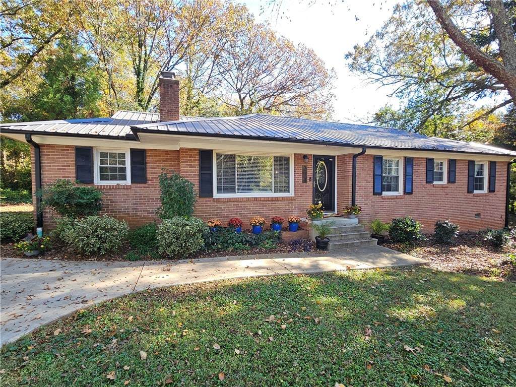 214 Holly Avenue - Photo 1