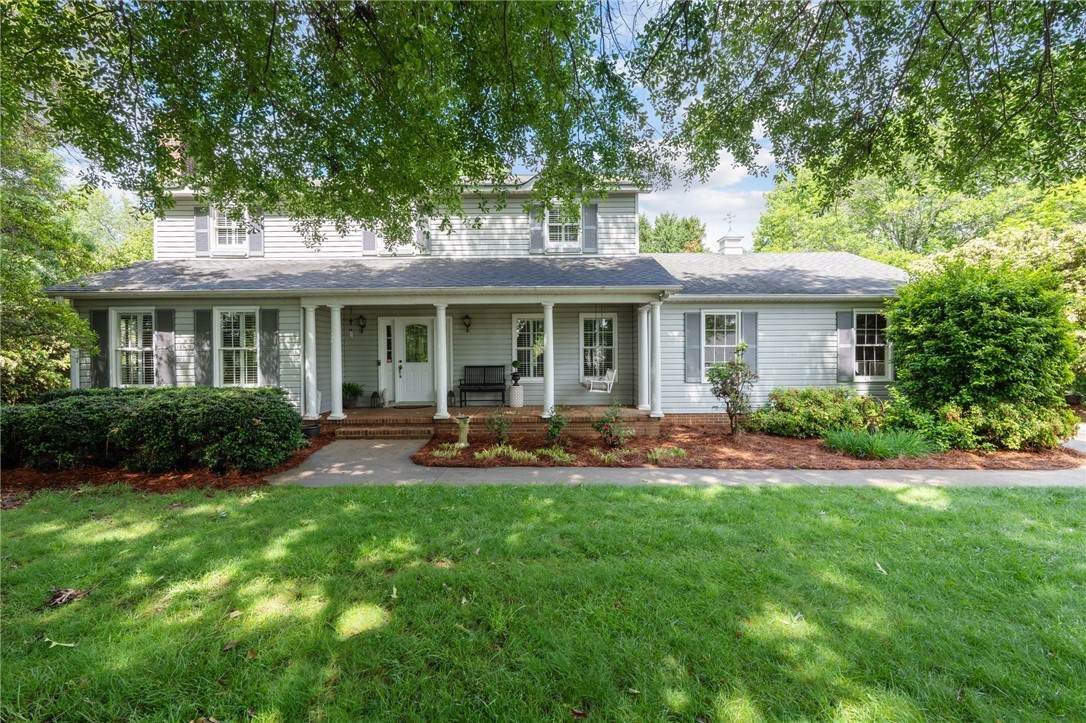203 Muirfield Drive - Photo 1