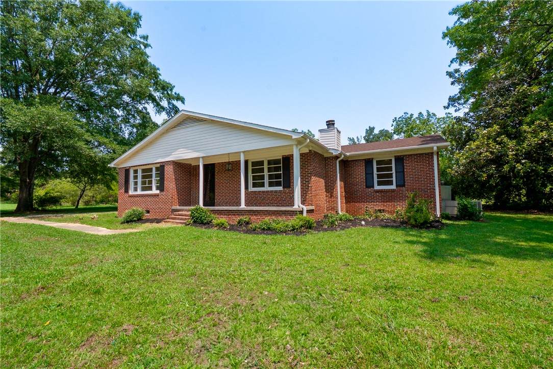 231 Hampton Avenue - Photo 1