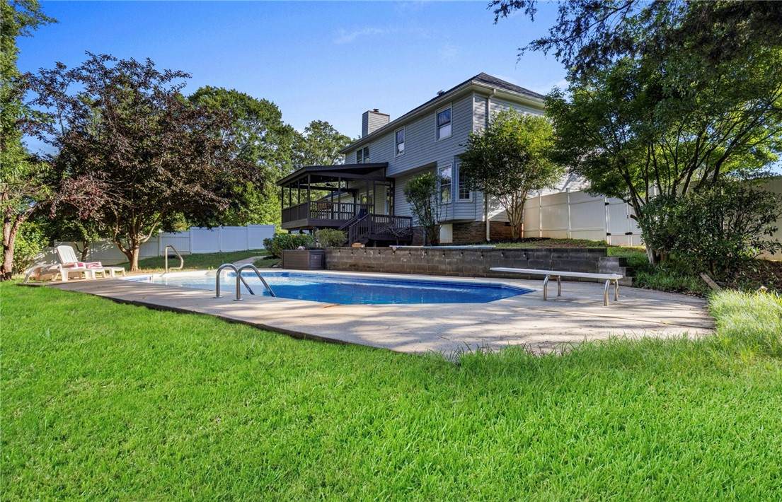 612 Walnut Way - Photo 1