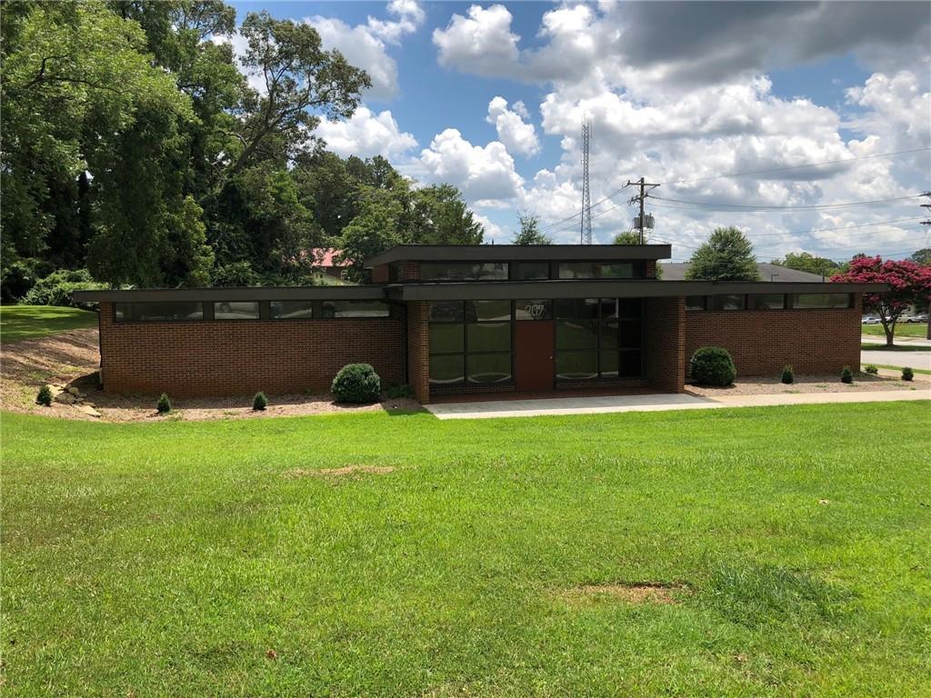 207 Booker Drive - Photo 1