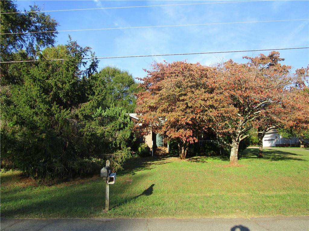 410 Nottingham Way - Photo 1