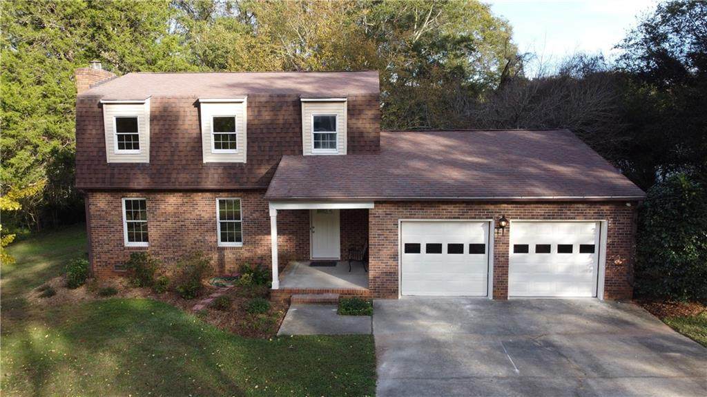 104 Roslyn Drive - Photo 1