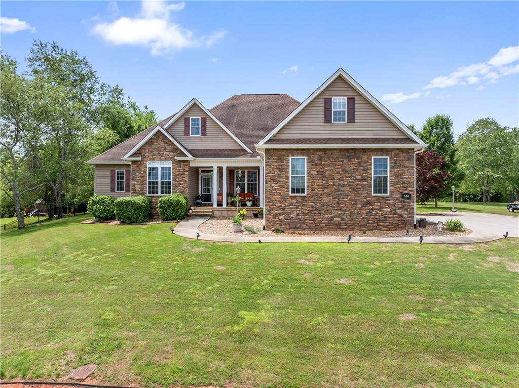 516 Serria Way - Photo 1
