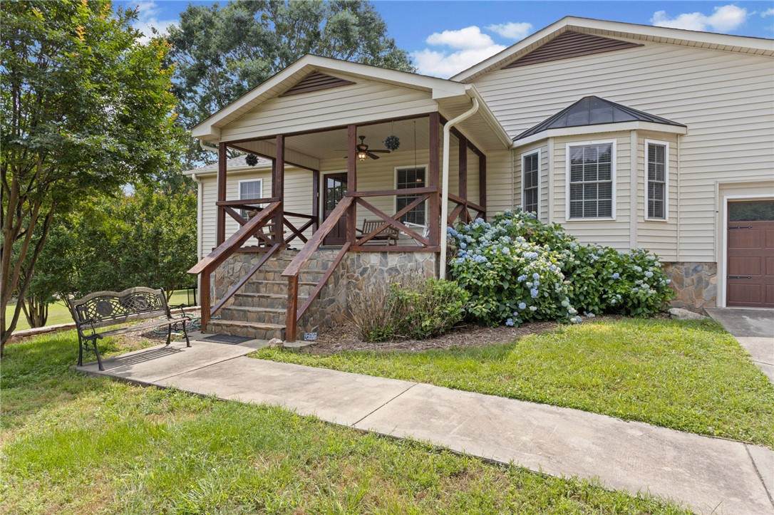 547 Crest Drive - Photo 1