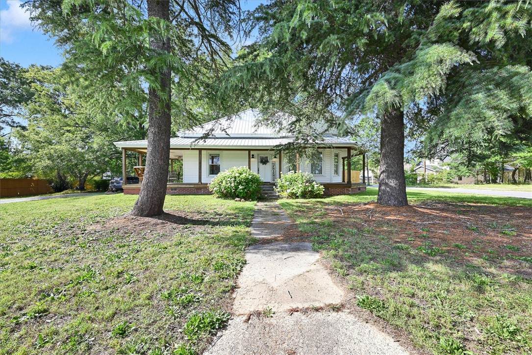301 Blue Ridge Avenue - Photo 1