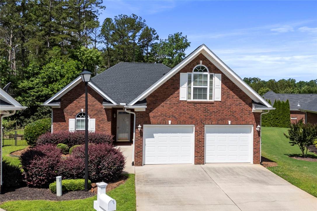 704 Nottingham Court - Photo 1