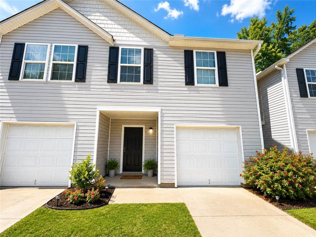 163 Evonshire Boulevard - Photo 1