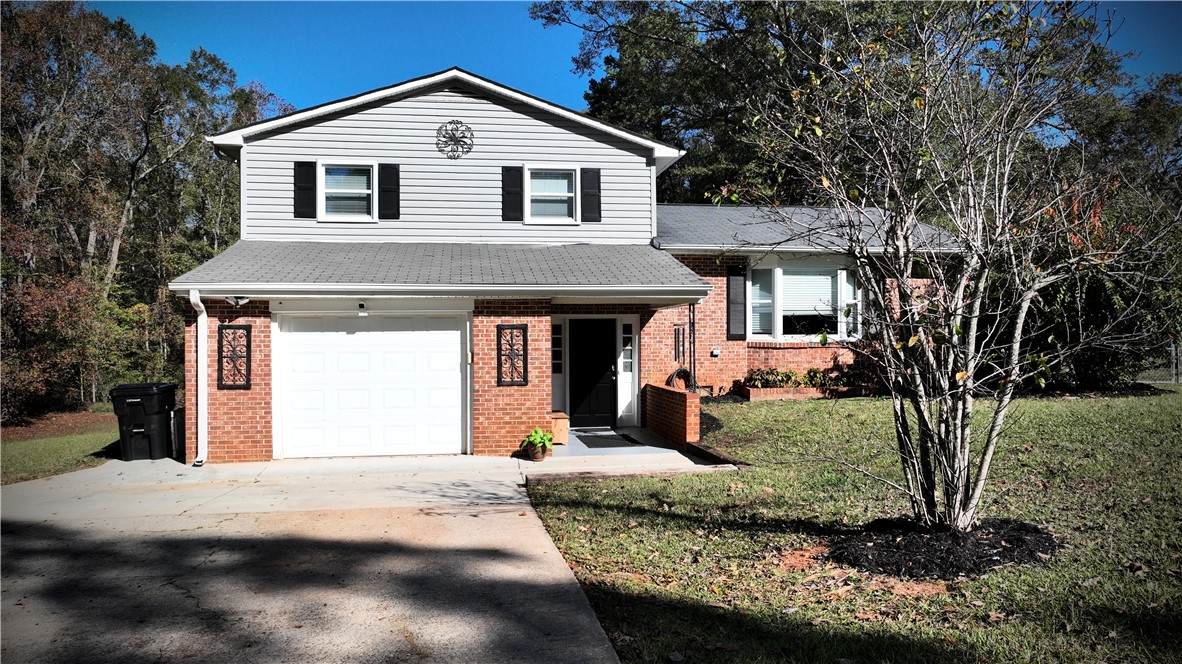 110 Julia Circle - Photo 1