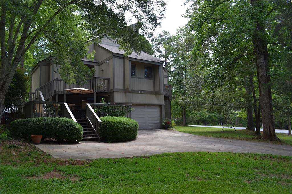 220 Cherokee Drive - Photo 1
