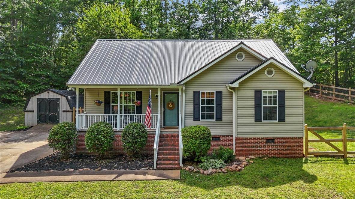 129 Eastview Drive - Photo 1